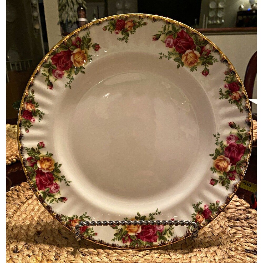 Old Country Roses Floral Rose Rim Gold Trim White Ceramic Dinner Plate 10.5 in